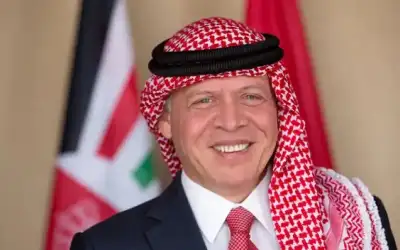الملك يلتقي العاهل البريطاني في قصر