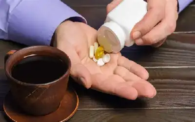 كيف يؤثر تناول الكافيين على أدوية