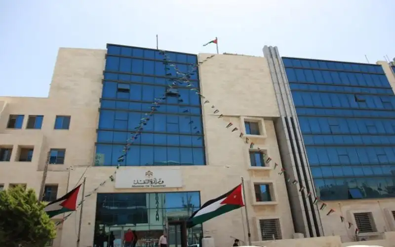 الحكومة: إعفاء 50% من رسوم تراخيص