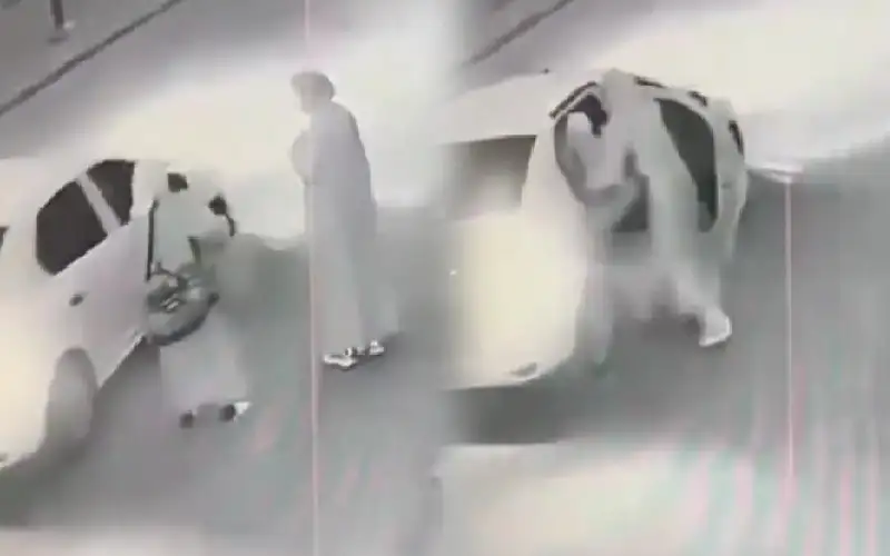 شاهد.. يتنكر في زي نسائي لخطف