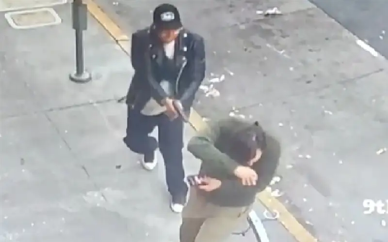 فيديو.. أمريكي يتعرض لإطلاق نار 7