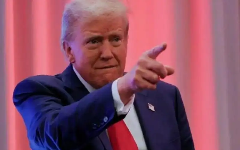 ترامب للرئيس الأوكرانى: نريد 300 مليار