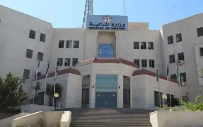 وزير المالية: جادون بضبط النفقات ومحاربه