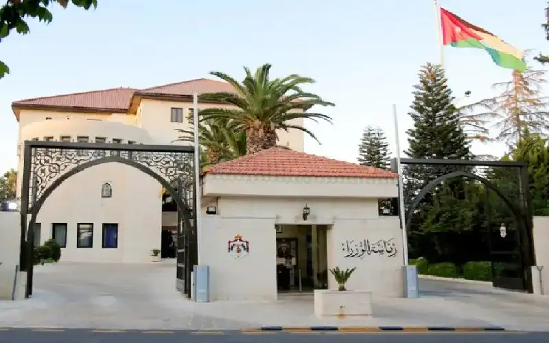 إحالة مدير عام مكتب رئيس الوزراء