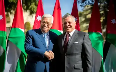 عباس يشيد بإعلان الملك استضافة أطفال