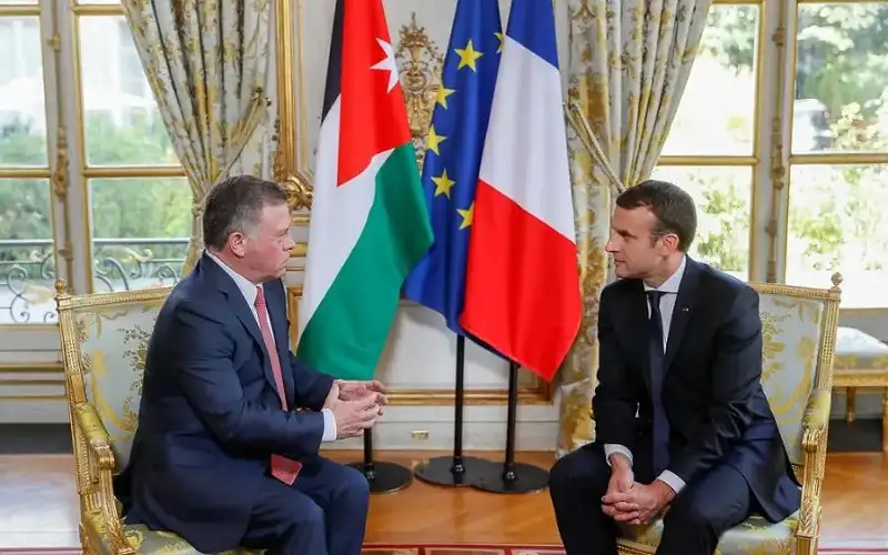 الملك والرئيس الفرنسي يبحثان هاتفيا التطورات