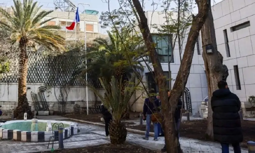 لوفيغارو: لهذه الأسباب تنخرط فرنسا مجددا