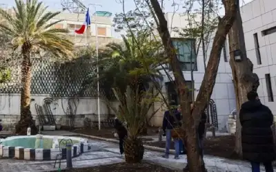 لوفيغارو: لهذه الأسباب تنخرط فرنسا مجددا