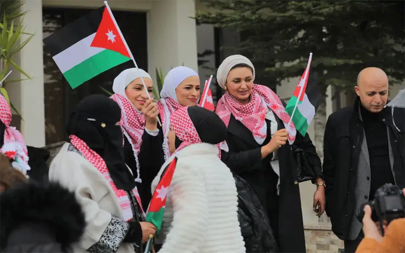 بالصور .. النواب في طليعة مستقبلي