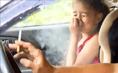 التدخين السلبي في الطفولة المبكرة يصل