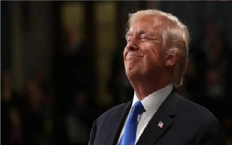 إكس تقدم تعويضا لترامب على تعليق