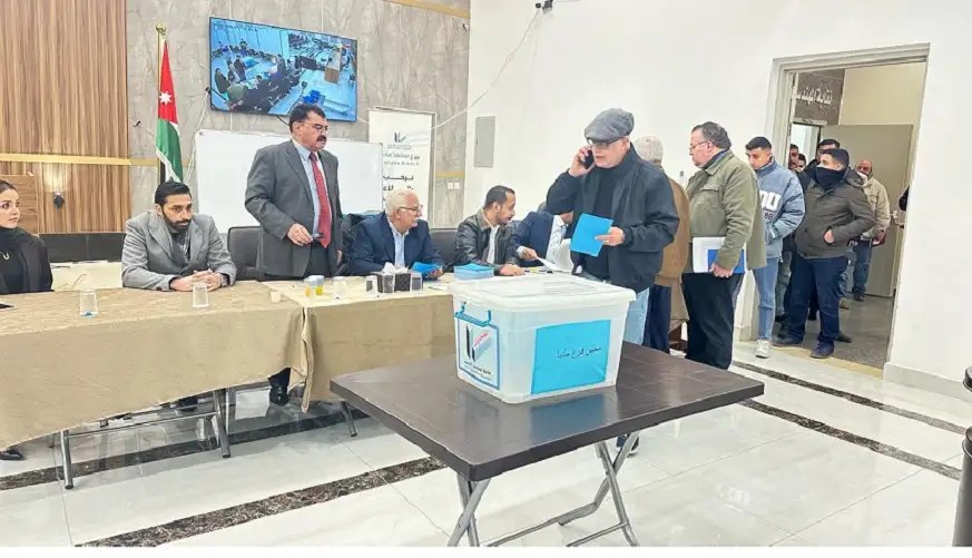 فتح صناديق الاقتراع لانتخابات أربعة فروع