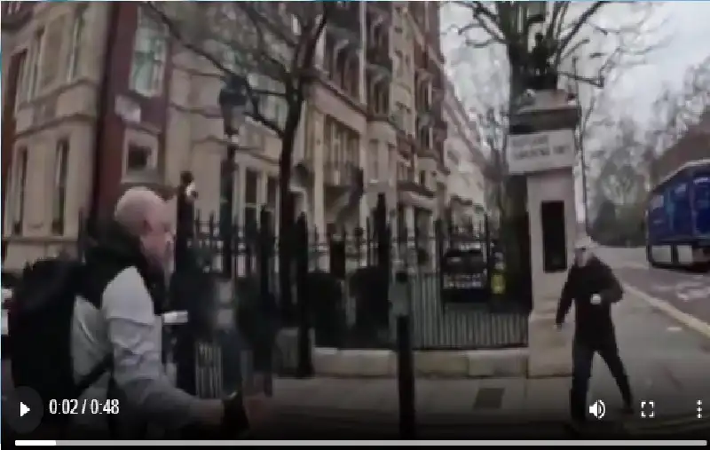 إنه ديني.. ماذا فعل موظف عندما