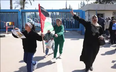 وصول الأسرى الفلسطينيين المفرج عنهم إلى