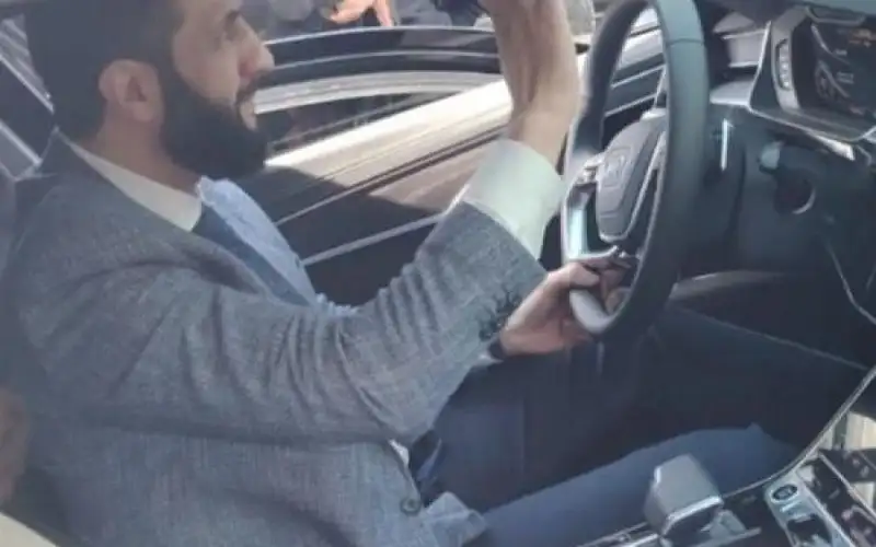 الشرع يصل إدلب ويتجول في شوارعها