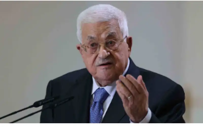 عباس: واهم من يعتقد بفرض صفقة