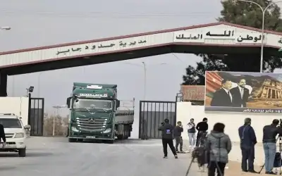دخول 25010 شاحنة عبر مركز العمري