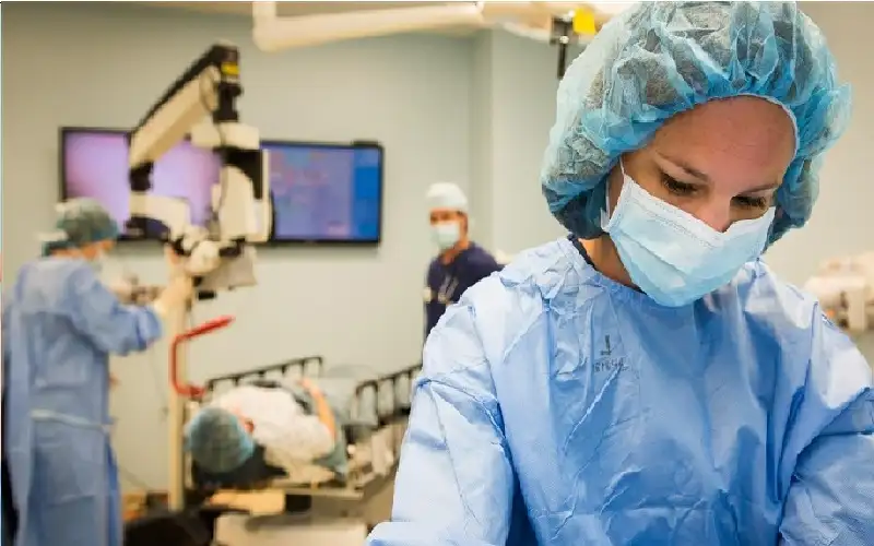 استئصال 6 سم من لسان امرأة