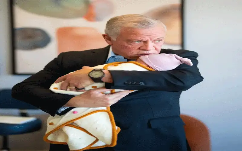 الملك لحفيدته أمينة: الله يحماك جدوbr