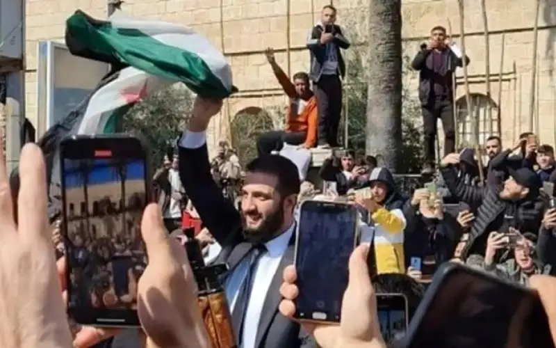 بأول زيارة للساحل حشود تستقبل الشرع