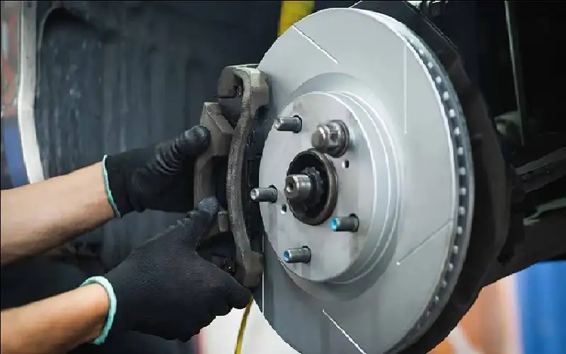 دراسة: غبار مكابح السيارة أخطر من