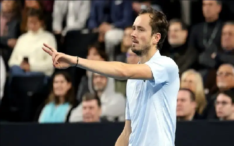 ميدفيديف يتقدم مركزين في التصنيف العالمي