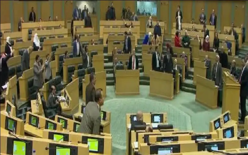 النواب يبقي على المملكة بعد مناشدة