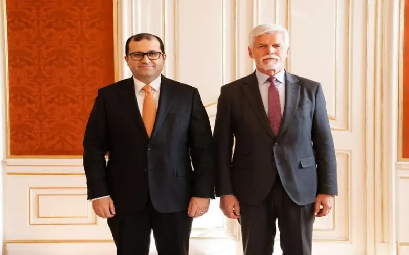 السفير الاردني يقدم أوراق اعتماده للرئيس