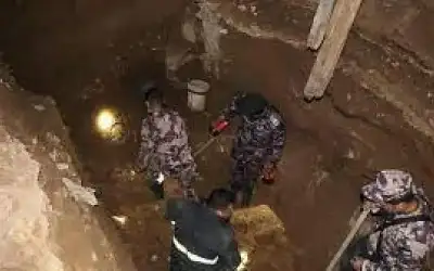الدفاع المدني يحرر شخصين اثر انهيار