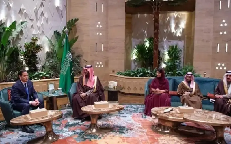 ولي العهد السعودي يلتقي وزير الخارجية