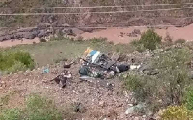 شاهد مقتل 28 بعد سقوط حافلة