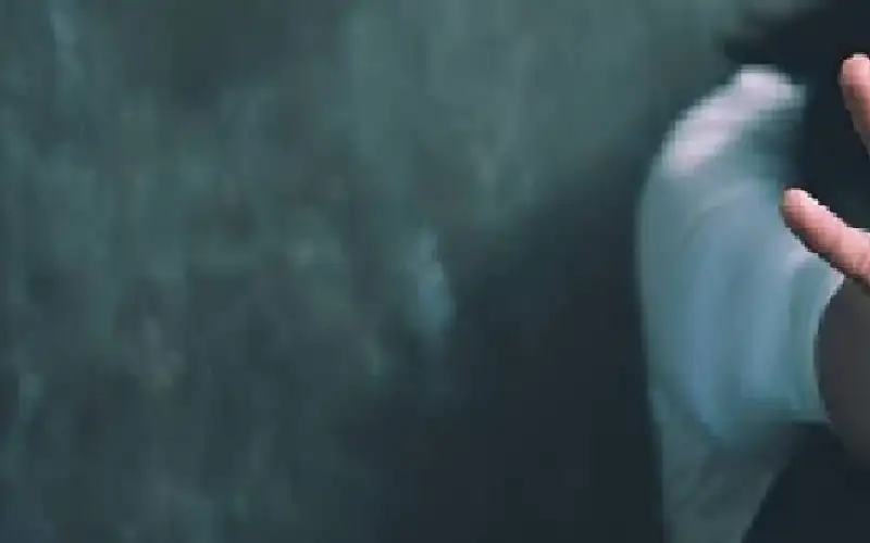 بـ420 غرزة.. مصري يمزق جسد زوجته