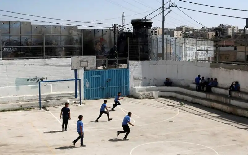 الاحتلال يداهم مدارس الأونروا بالقدس ومعهد