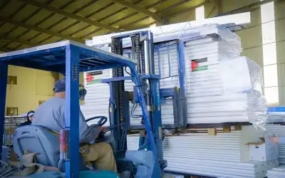 الأردن يبدأ بإرسال البيوت الجاهزة إلى