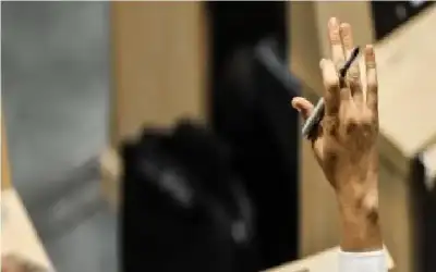 النواب يضاعف غرامات الأجانب المخالفين للإقامة