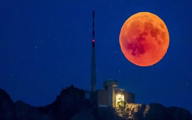 القمر الدموي.. ظاهرة فلكية نادرة في