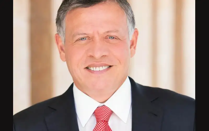 الملك يهنئ خادم الحرمين الشريفين بذكرى