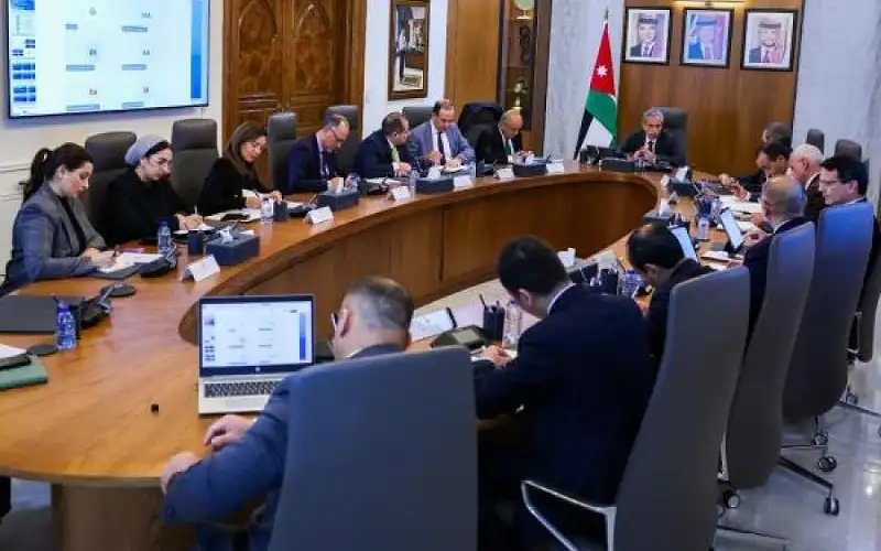 رئيس الوزراء يترأس اجتماعا للمجلس الوطني