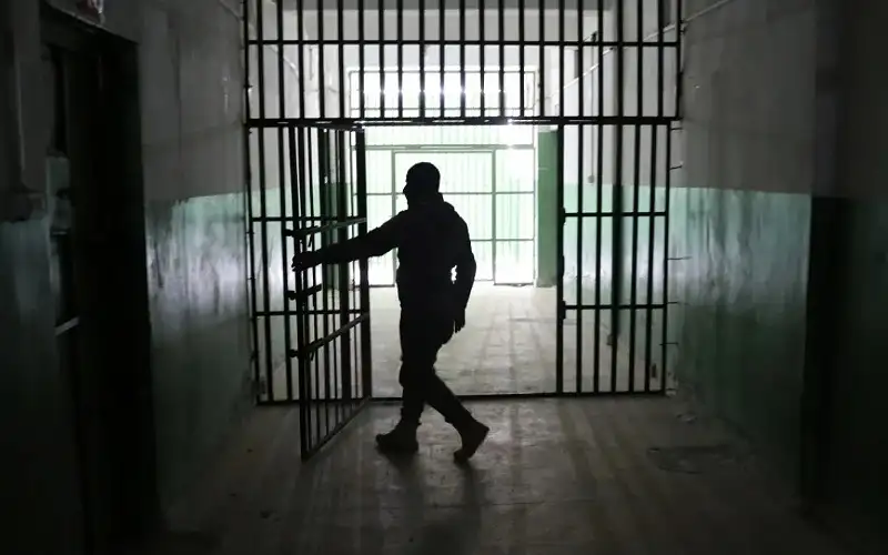 الأردن.. توقيف مسؤول عن الرواتب بتهمة