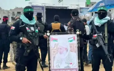 القسام ترفع صورة مفتي عمان خلال