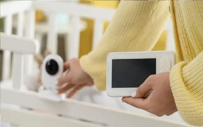 أم ترصد اكتشافا صادما حول كاميرات