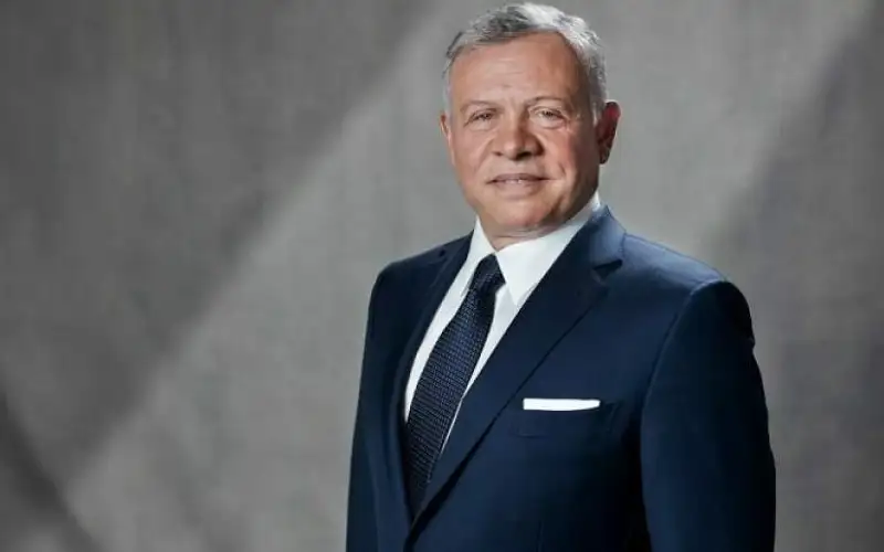 الملك يعود إلى أرض الوطن بعد