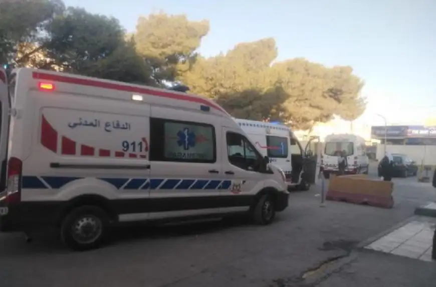 وفاتان و3 إصابات بحادث تصادم مركبتين