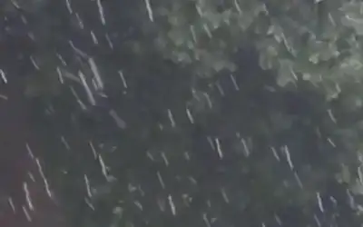بدء هطول حبيبات ثلجية في مناطق