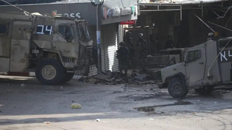 الاحتلال يواصل حصاره على طولكرم ونزوح