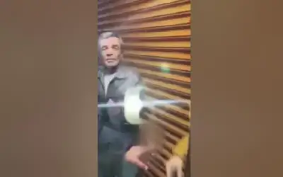 شاهد.. شاب تركي يطلق النار على