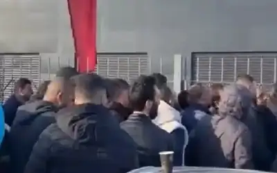 الجزائر.. تشابك بالأيدي على شراء سيارات