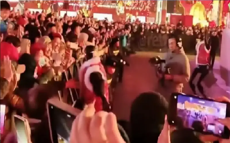 فيديو.. روبوت يحاول الاعتداء على امرأة