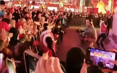 فيديو.. روبوت يحاول الاعتداء على امرأة