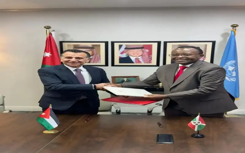 التوقيع على بيان مشترك لإقامة علاقات